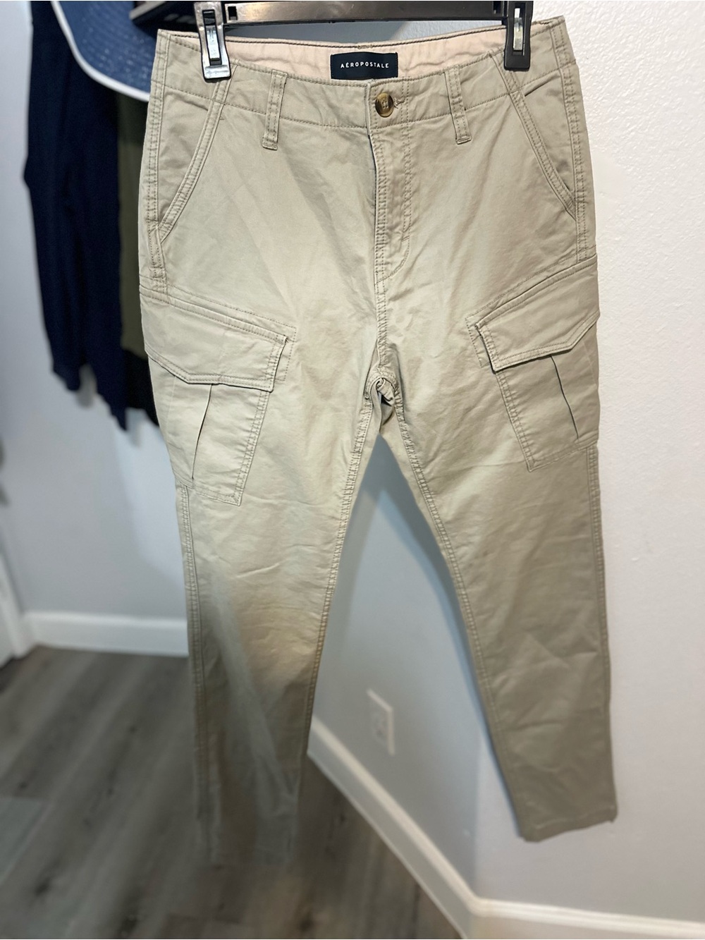 Aeropostale Men's Beige/Tan Cargo Pants